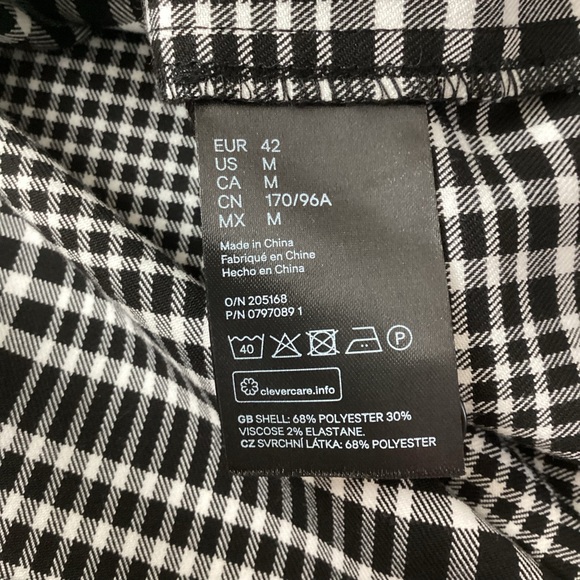H&M Monochrome Plaid Mini Dress. 👩‍🎤 - Picture 9 of 10